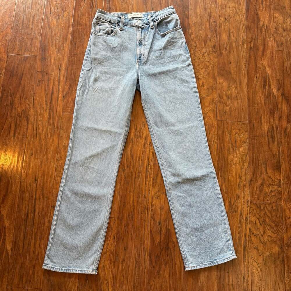 Abercrombie & Fitch The 90s Straight Ultra High Rise Jeans Womens 25R Light Wash